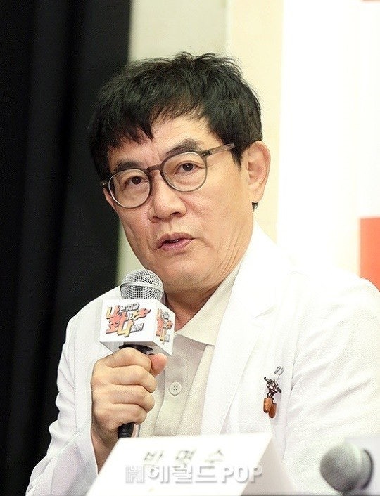 李敬揆是韩国资深喜剧人兼主持。